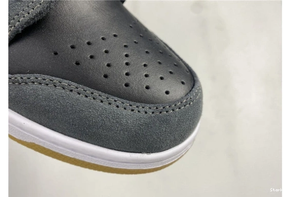 Dunk AR0778-001 Nike SB Low Dark Black Grey Gum 0713